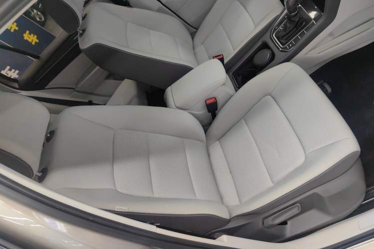 Used Volkswagen Golf Sportsvan 2016 230TSI Automatic Trend Edition Right Front Seat