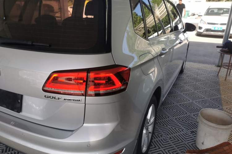 Used Volkswagen Golf Sportsvan 2016 1.6L Manual Comfort Model Right Rear Taillight