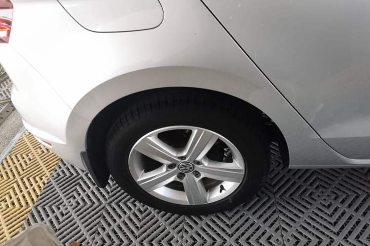 Used Volkswagen Golf Sportsvan 2016 1.6L Manual Comfort Model Right Rear Wheel Hub