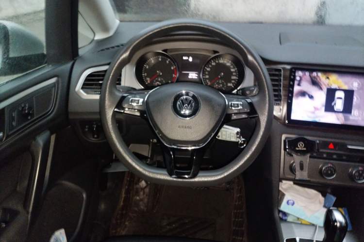 Used Volkswagen Golf Sportsvan 2016 1.6L Automatic Comfort Model Steering Wheel