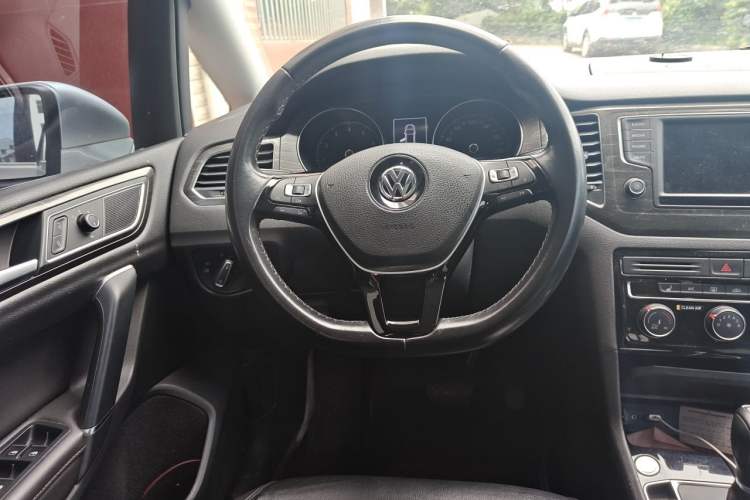 Used Volkswagen Golf Sportsvan 2016 230TSI Automatic Luxury Version Steering Wheel