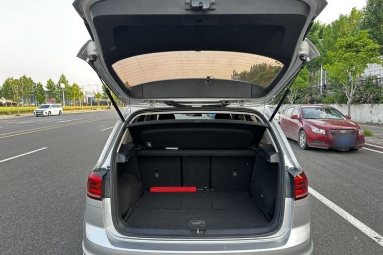 Used Volkswagen Golf Sportsvan 2016 1.6L Manual Comfort Model Trunk