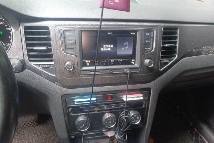 Used Volkswagen Golf Sportsvan 2016 230TSI Automatic Trend Edition Audio And AC Panel