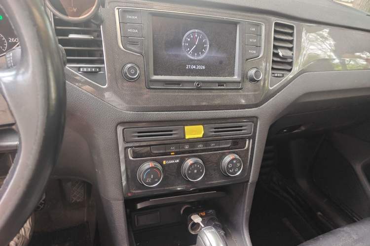 Used Volkswagen Golf Sportsvan 2016 230TSI Automatic Trend Edition Audio And AC Panel