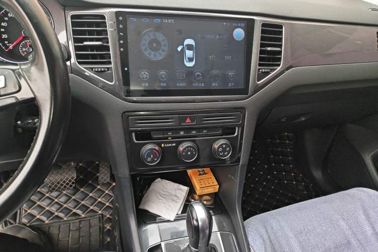 Used Volkswagen Golf Sportsvan 2016 230TSI Automatic Trend Edition Audio And AC Panel