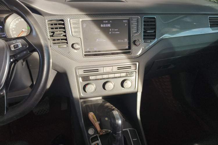 Used Volkswagen Golf Sportsvan 2016 280TSI Automatic Luxury Model Audio And AC Panel