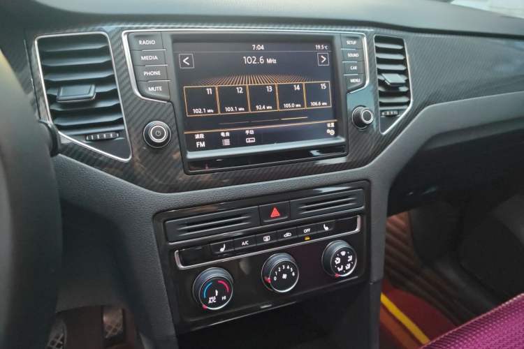 Used Volkswagen Golf Sportsvan 2016 230TSI Automatic Luxury Version Audio And AC Panel