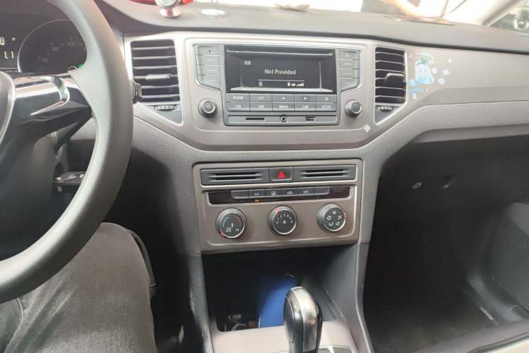 Used Volkswagen Golf Sportsvan 2016 1.6L Automatic Comfort Model Audio And AC Panel