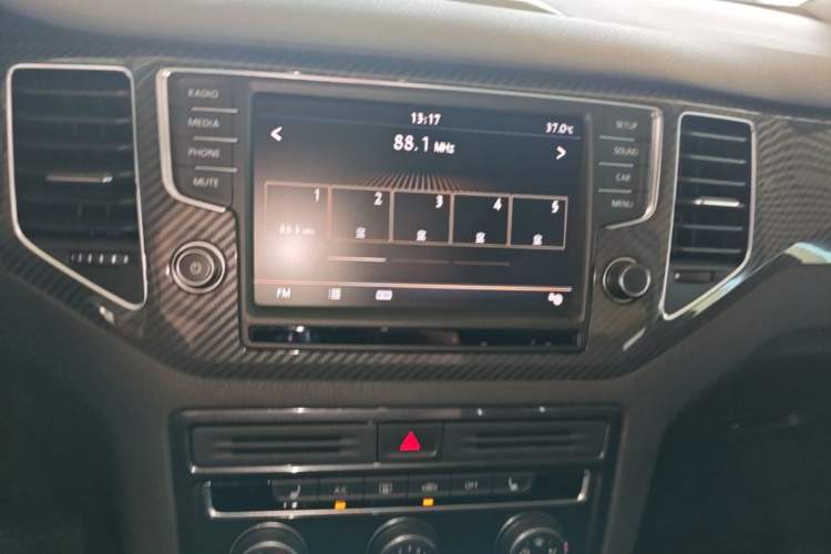Used Volkswagen Golf Sportsvan 2016 230TSI Automatic Luxury Version Audio And AC Panel