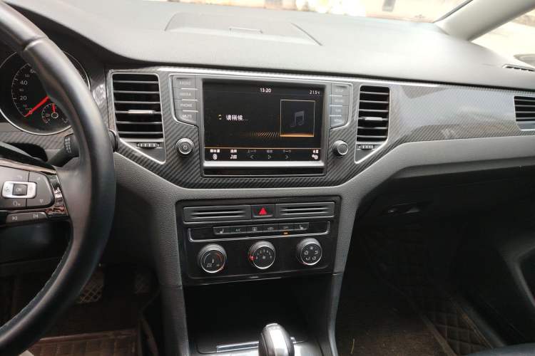Used Volkswagen Golf Sportsvan 2016 280TSI Automatic Luxury Model Audio And AC Panel