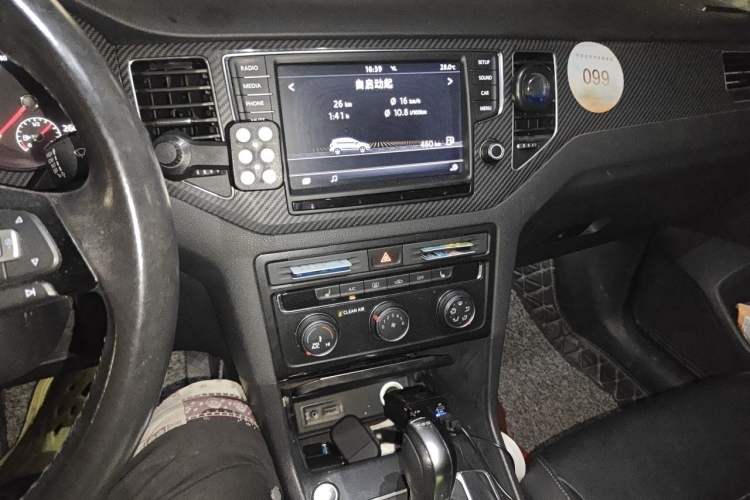 Used Volkswagen Golf Sportsvan 2016 230TSI Automatic Luxury Version Audio And AC Panel