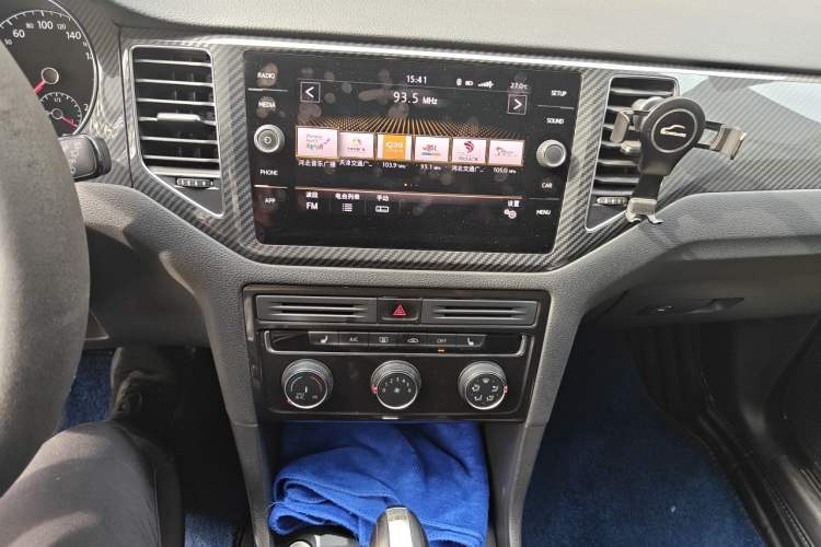Used Volkswagen Golf Sportsvan 2016 280TSI Automatic Luxury Model Audio And AC Panel
