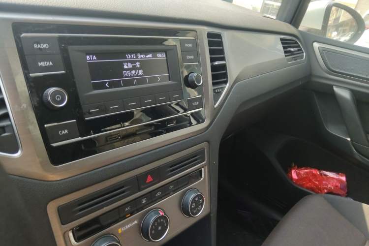 Used Volkswagen Golf Sportsvan 2016 1.6L Automatic Comfort Model Audio And AC Panel