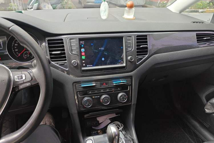 Used Volkswagen Golf Sportsvan 2016 280TSI Automatic Luxury Model Audio And AC Panel