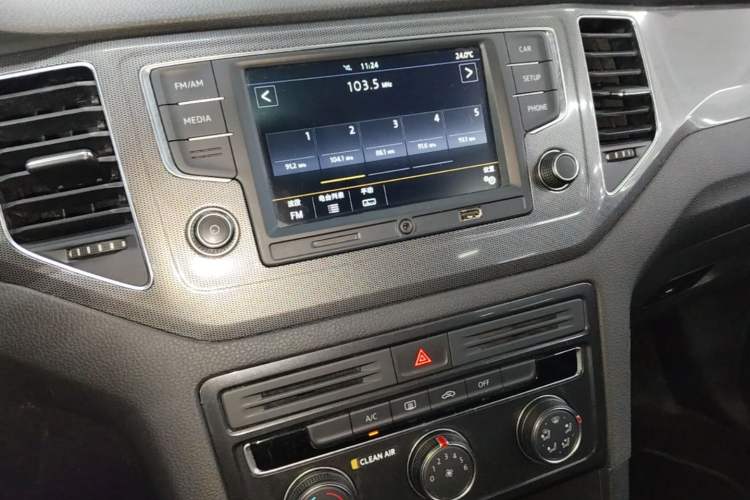Used Volkswagen Golf Sportsvan 2016 230TSI Automatic Trend Edition Audio And AC Panel