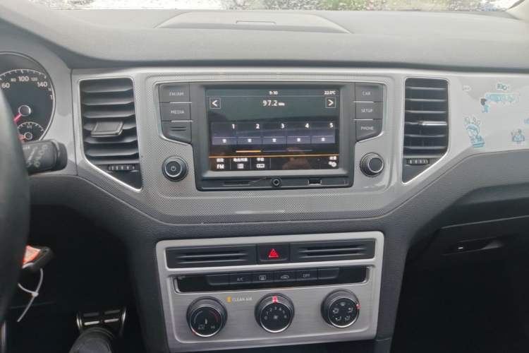 Used Volkswagen Golf Sportsvan 2016 230TSI Automatic Trend Edition Audio And AC Panel