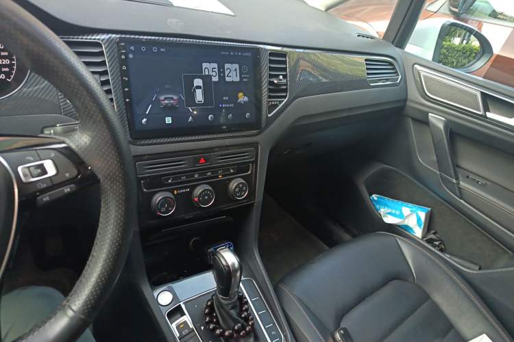 Used Volkswagen Golf Sportsvan 2016 280TSI Automatic Luxury Model Audio And AC Panel