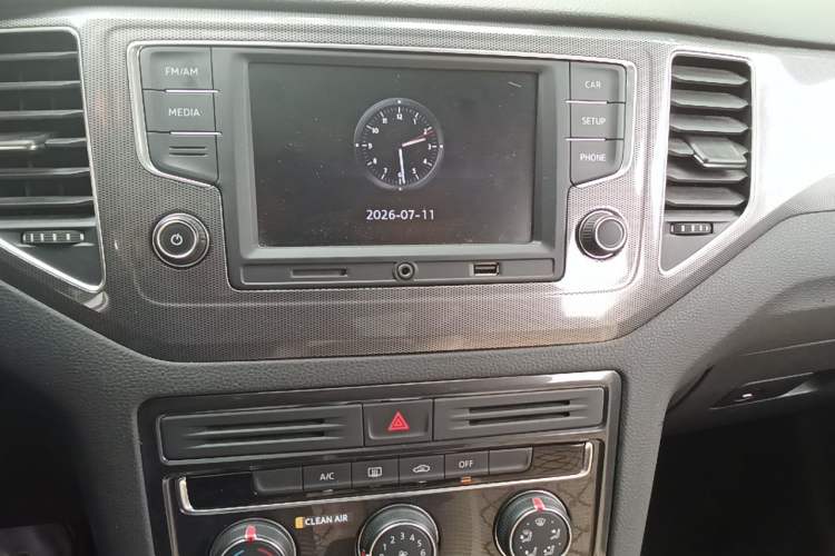Used Volkswagen Golf Sportsvan 2016 230TSI Automatic Trend Edition Audio And AC Panel