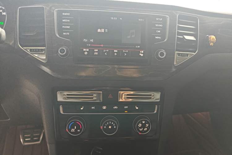 Used Volkswagen Golf Sportsvan 2016 230TSI Automatic Luxury Version Audio And AC Panel