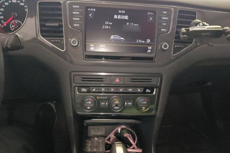 Used Volkswagen Golf Sportsvan 2016 280TSI Automatic Flagship Model Audio And AC Panel