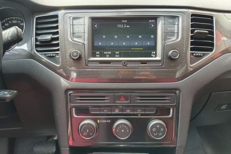 Used Volkswagen Golf Sportsvan 2016 230TSI Automatic Trend Edition Audio And AC Panel