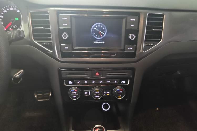Used Volkswagen Golf Sportsvan 2016 1.6L Automatic Comfort Model Audio And AC Panel