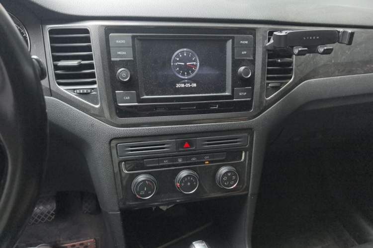 Used Volkswagen Golf Sportsvan 2016 230TSI Automatic Trend Edition Audio And AC Panel