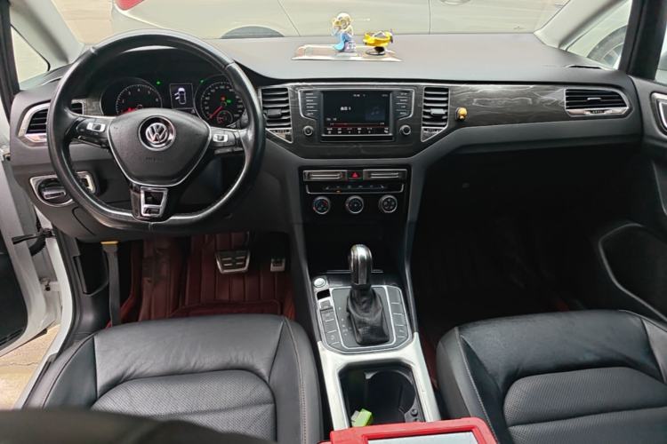 Used Volkswagen Golf Sportsvan 2016 230TSI Automatic Luxury Version Center Console