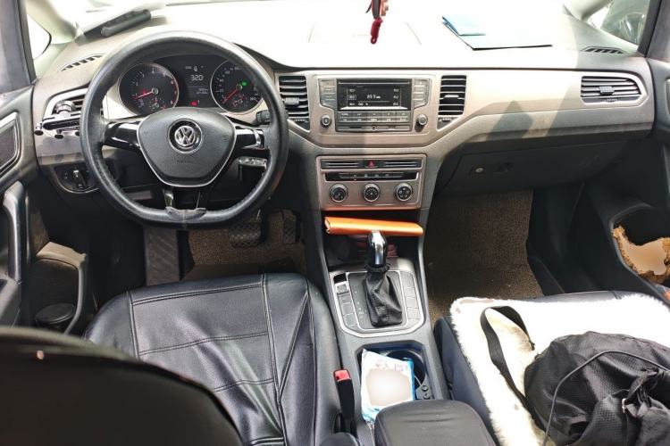 Used Volkswagen Golf Sportsvan 2016 1.6L Automatic Comfort Model Center Console