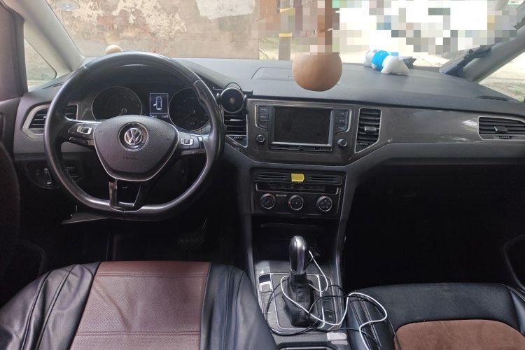 Used Volkswagen Golf Sportsvan 2016 230TSI Automatic Trend Edition Center Console