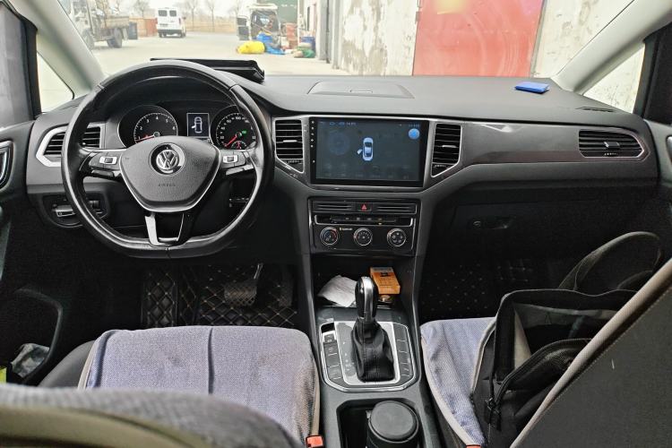 Used Volkswagen Golf Sportsvan 2016 230TSI Automatic Trend Edition Center Console