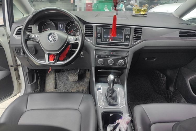 Used Volkswagen Golf Sportsvan 2016 230TSI Automatic Trend Edition Center Console