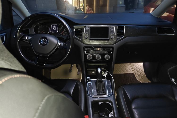 Used Volkswagen Golf Sportsvan 2016 280TSI Automatic Luxury Model Center Console