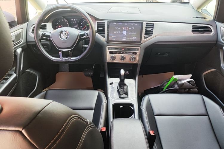 Used Volkswagen Golf Sportsvan 2016 1.6L Automatic Comfort Model Center Console