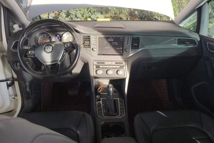 Used Volkswagen Golf Sportsvan 2016 280TSI Automatic Luxury Model Center Console