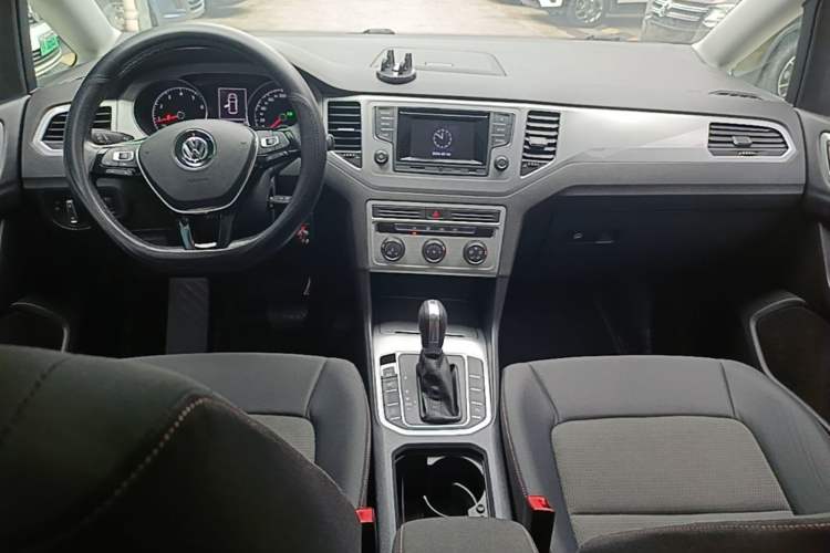 Used Volkswagen Golf Sportsvan 2016 230TSI Automatic Trend Edition Center Console