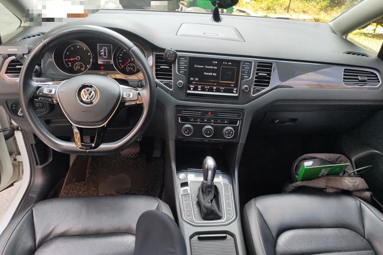 Used Volkswagen Golf Sportsvan 2016 230TSI Automatic Luxury Version Center Console