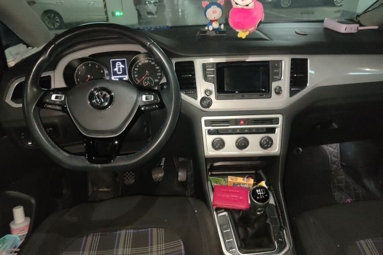 Used Volkswagen Golf Sportsvan 2016 230TSI Manual Entry-Level Trim Center Console