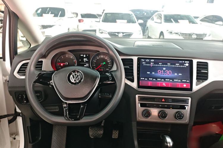 Used Volkswagen Golf Sportsvan 2016 1.6L Automatic Comfort Model Center Console