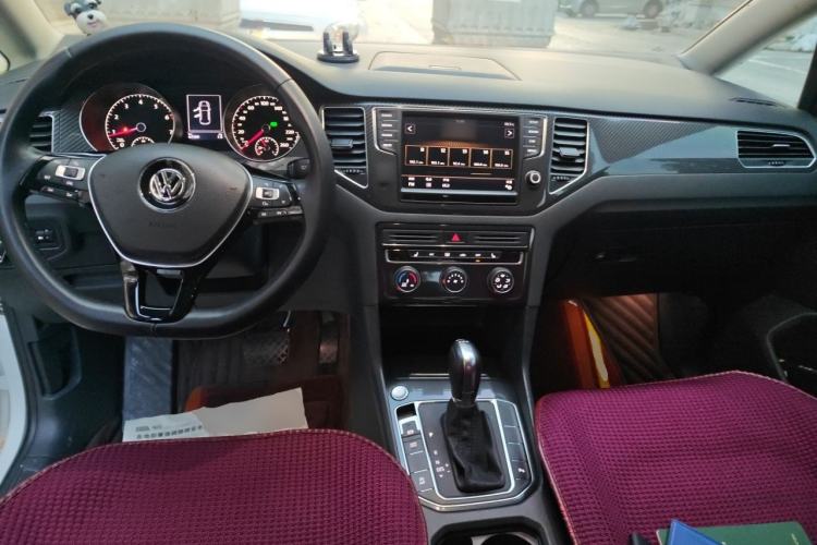 Used Volkswagen Golf Sportsvan 2016 230TSI Automatic Luxury Version Center Console