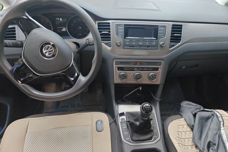 Used Volkswagen Golf Sportsvan 2016 1.6L Manual Comfort Model Center Console