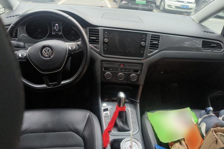 Used Volkswagen Golf Sportsvan 2016 230TSI Automatic Luxury Version Center Console