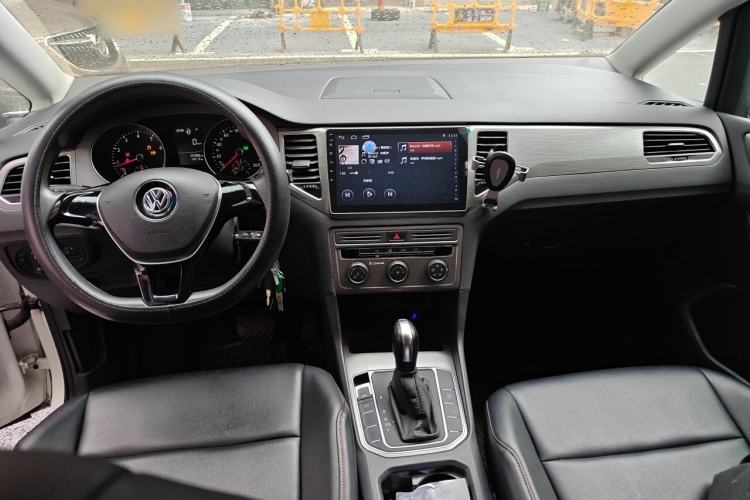 Used Volkswagen Golf Sportsvan 2016 1.6L Automatic Comfort Model Center Console