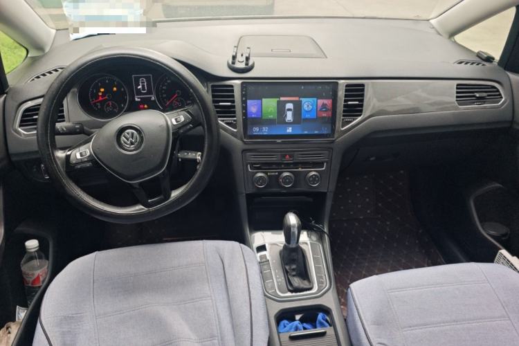 Used Volkswagen Golf Sportsvan 2016 230TSI Automatic Trend Edition Center Console