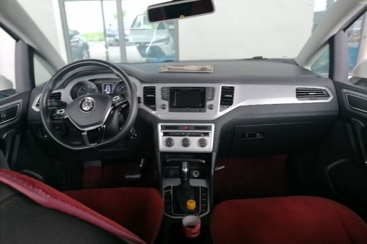 Used Volkswagen Golf Sportsvan 2016 230TSI Automatic Trend Edition Center Console