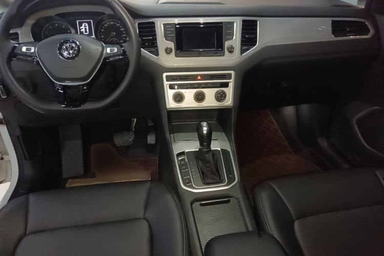 Used Volkswagen Golf Sportsvan 2016 230TSI Automatic Trend Edition Center Console