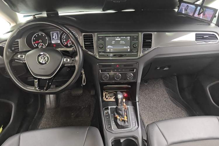 Used Volkswagen Golf Sportsvan 2016 230TSI Automatic Trend Edition Center Console