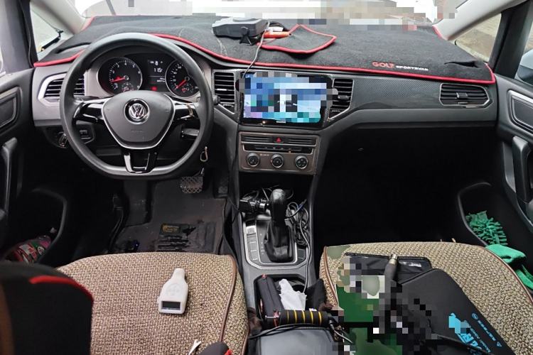 Used Volkswagen Golf Sportsvan 2016 1.6L Automatic Comfort Model Center Console