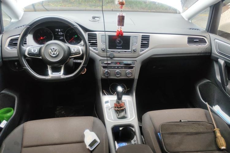 Used Volkswagen Golf Sportsvan 2016 1.6L Automatic Comfort Model Center Console