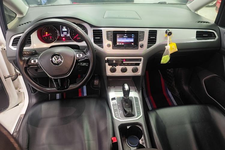 Used Volkswagen Golf Sportsvan 2016 180TSI Automatic Trend Model Center Console